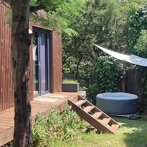 Appartement Joli Indépendant En Bois Avec Jacuzzi Prive, Fréjus